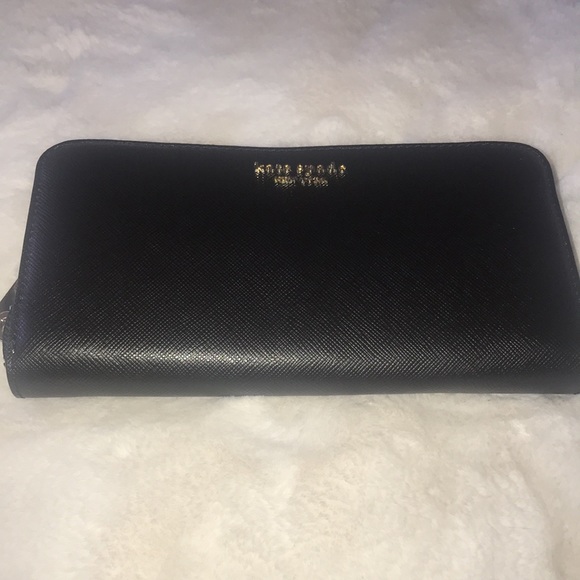 AUTHENTIC Kate Spade New York
Saffiano Leather Zip-Around Continental Wallet - Picture 2 of 10